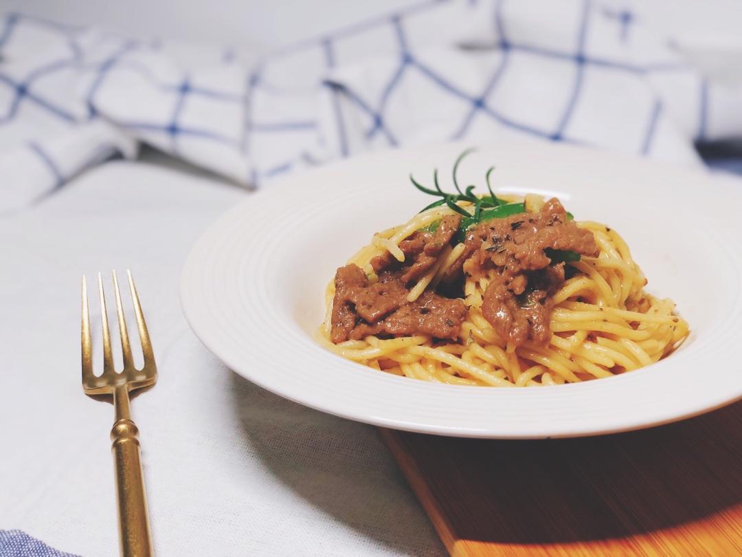 黑椒牛柳炒意面