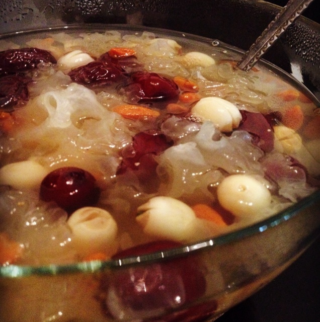 红枣莲子银耳汤