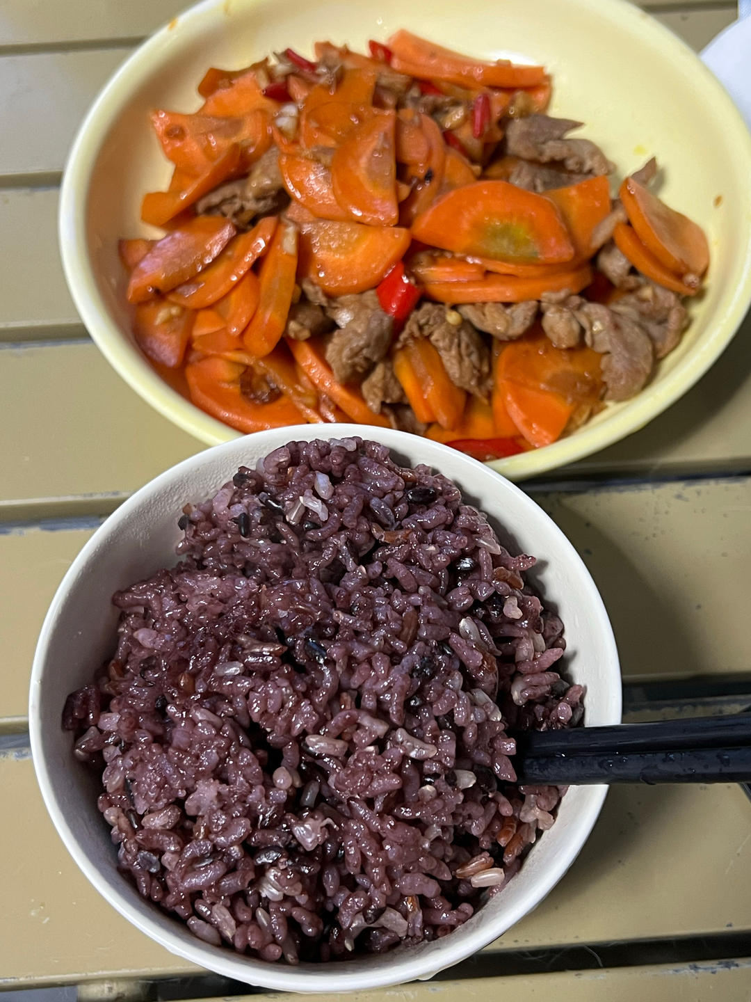 小孩都爱吃的红萝卜炒肉