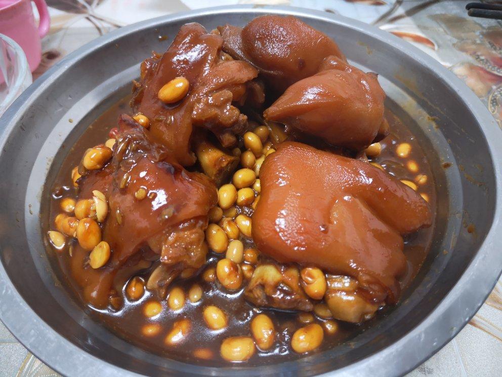 黄豆焖猪蹄