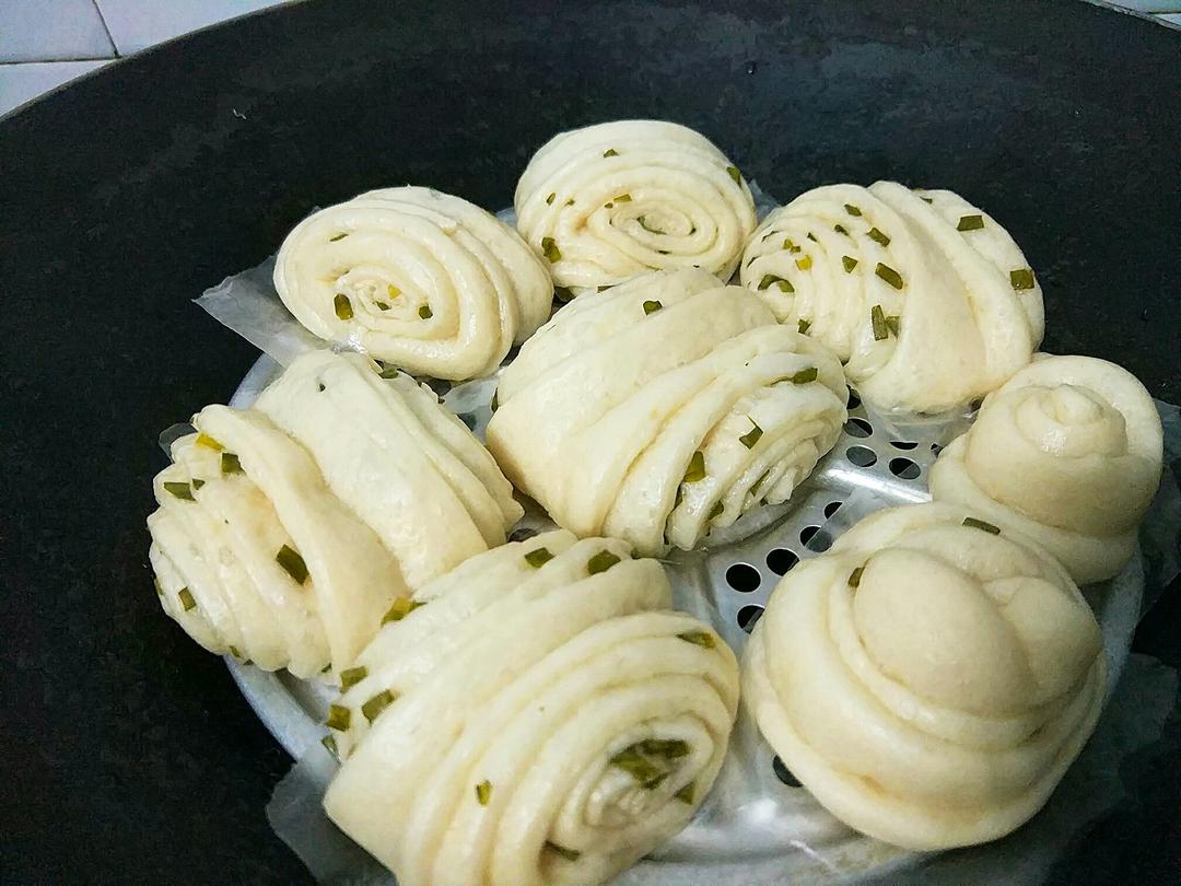 传统的葱油花卷