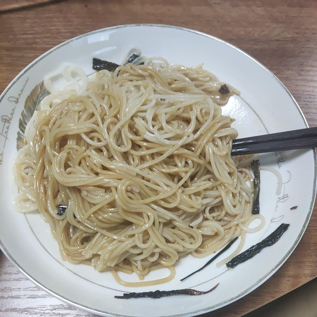 10分钟搞定的一碗葱油拌面