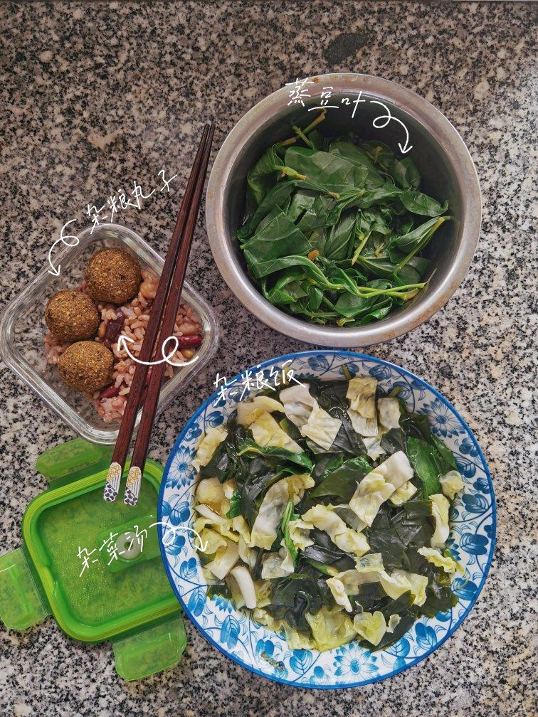 焖煮豆角豆叶