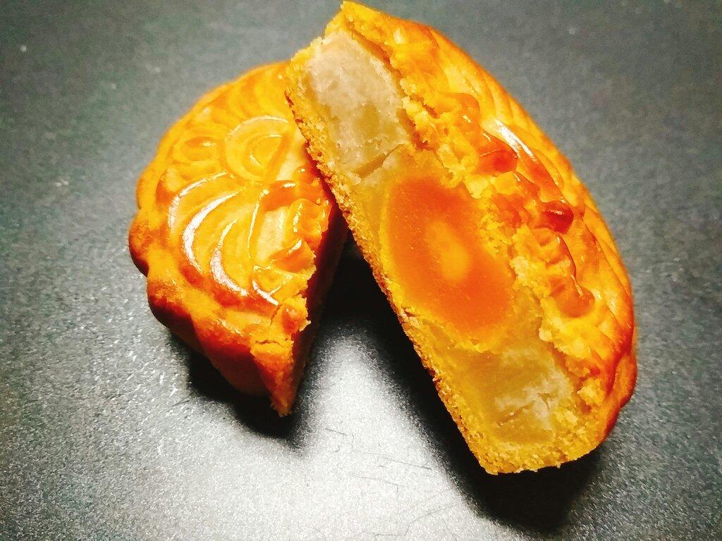 广式伍仁月饼
