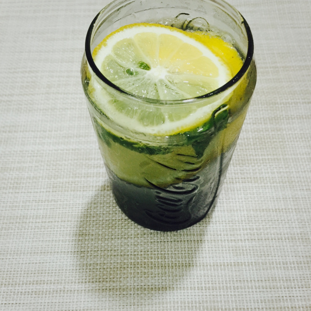 盗贼mm做的自制mojito(莫吉托)鸡尾酒,夏日的一抹清凉.