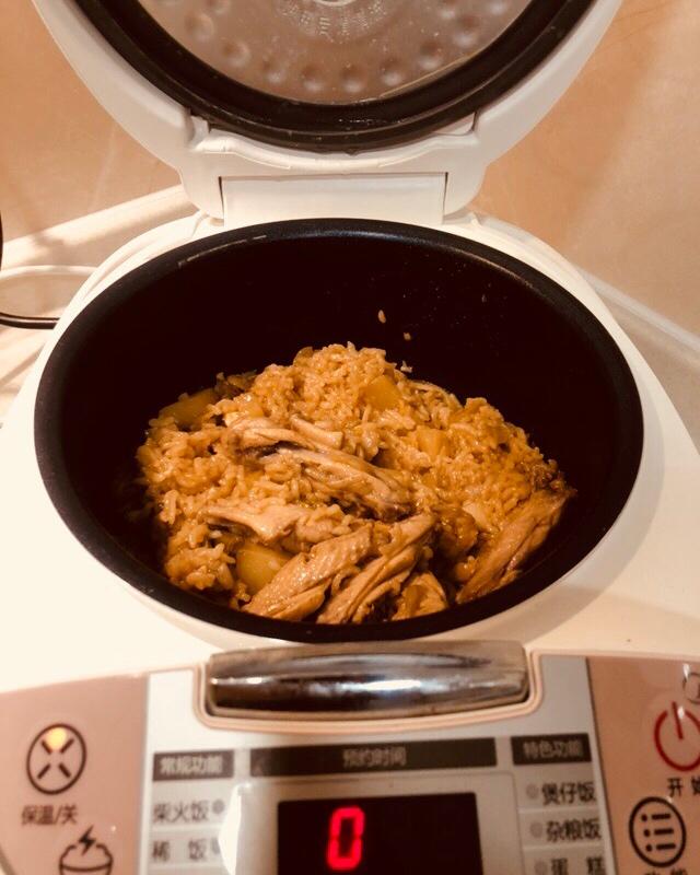 【香菇鸡肉焖饭】