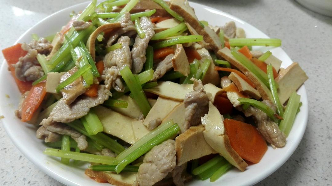 芹菜炒肉丝香干
