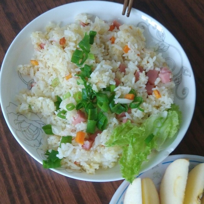 红红绿绿哒火腿炒饭