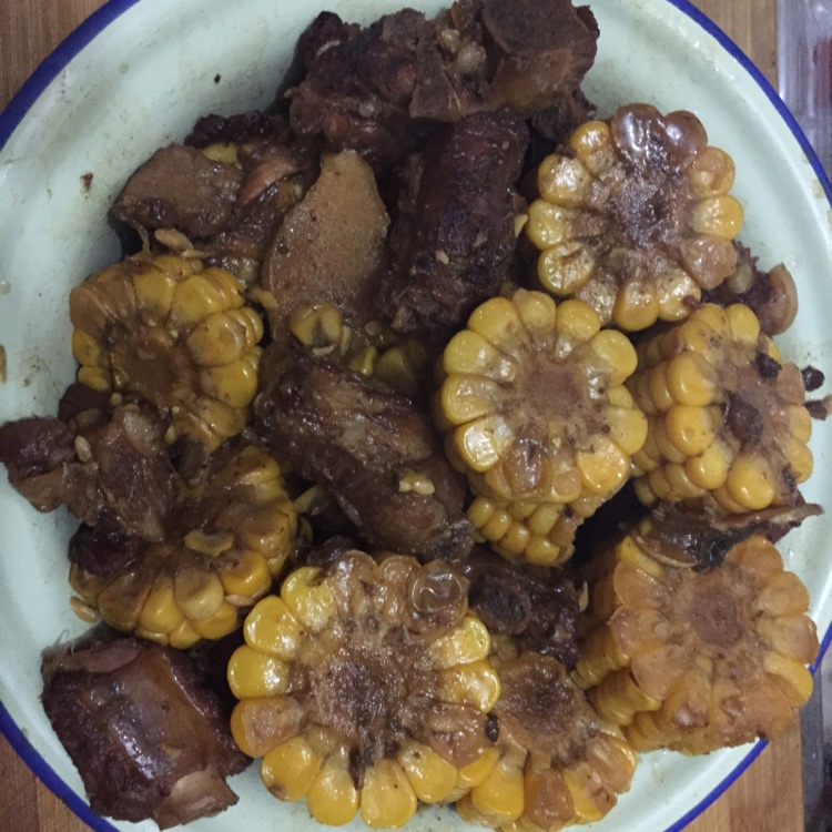 红烧排骨炖玉米