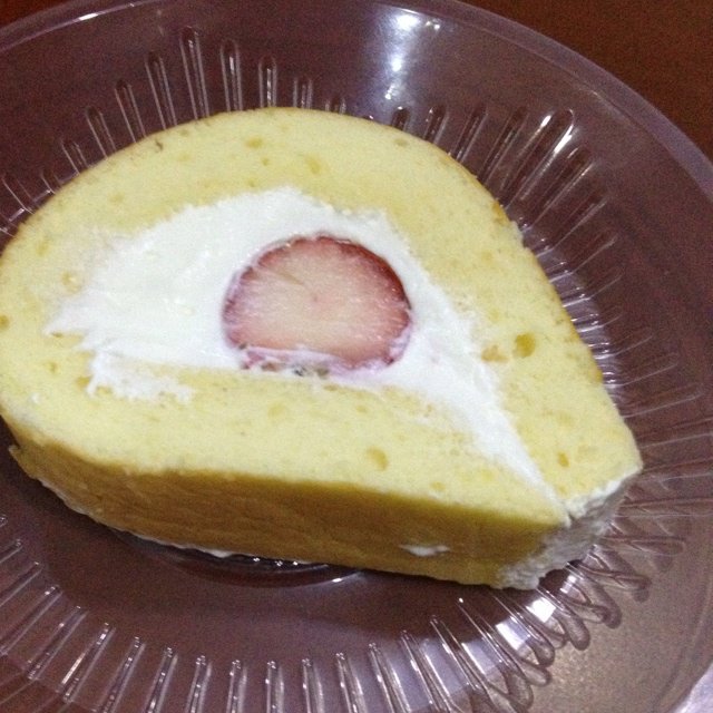 草莓奶油蛋糕卷
