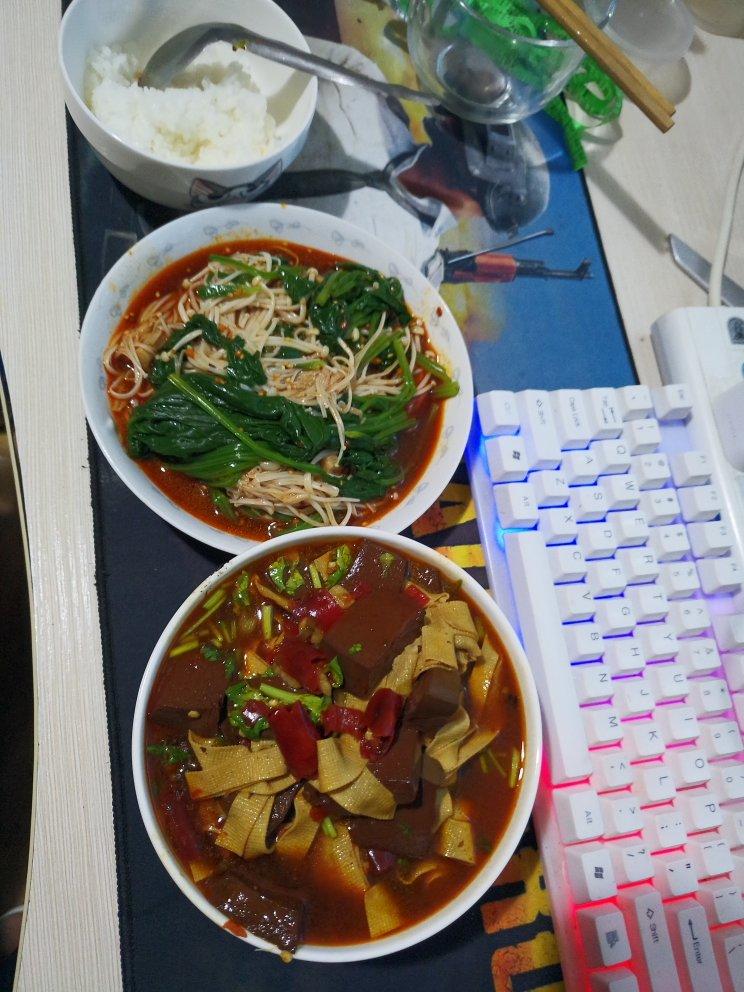 凉拌菠菜金针菇