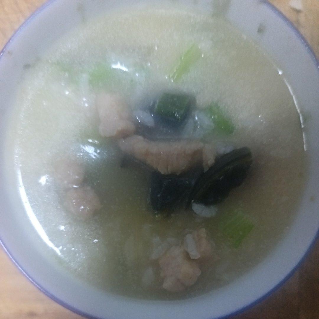 妈妈👩教我做的皮蛋瘦肉粥🥣简单快捷美味😋