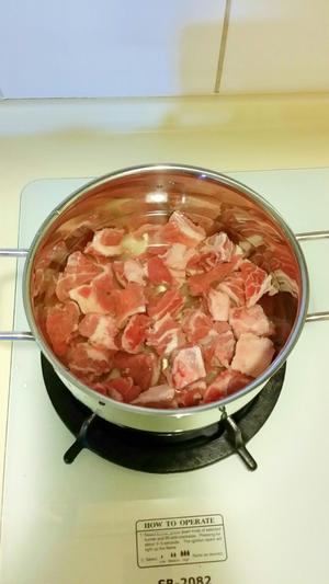 清燉白蘿蔔牛肉湯的做法 步骤2