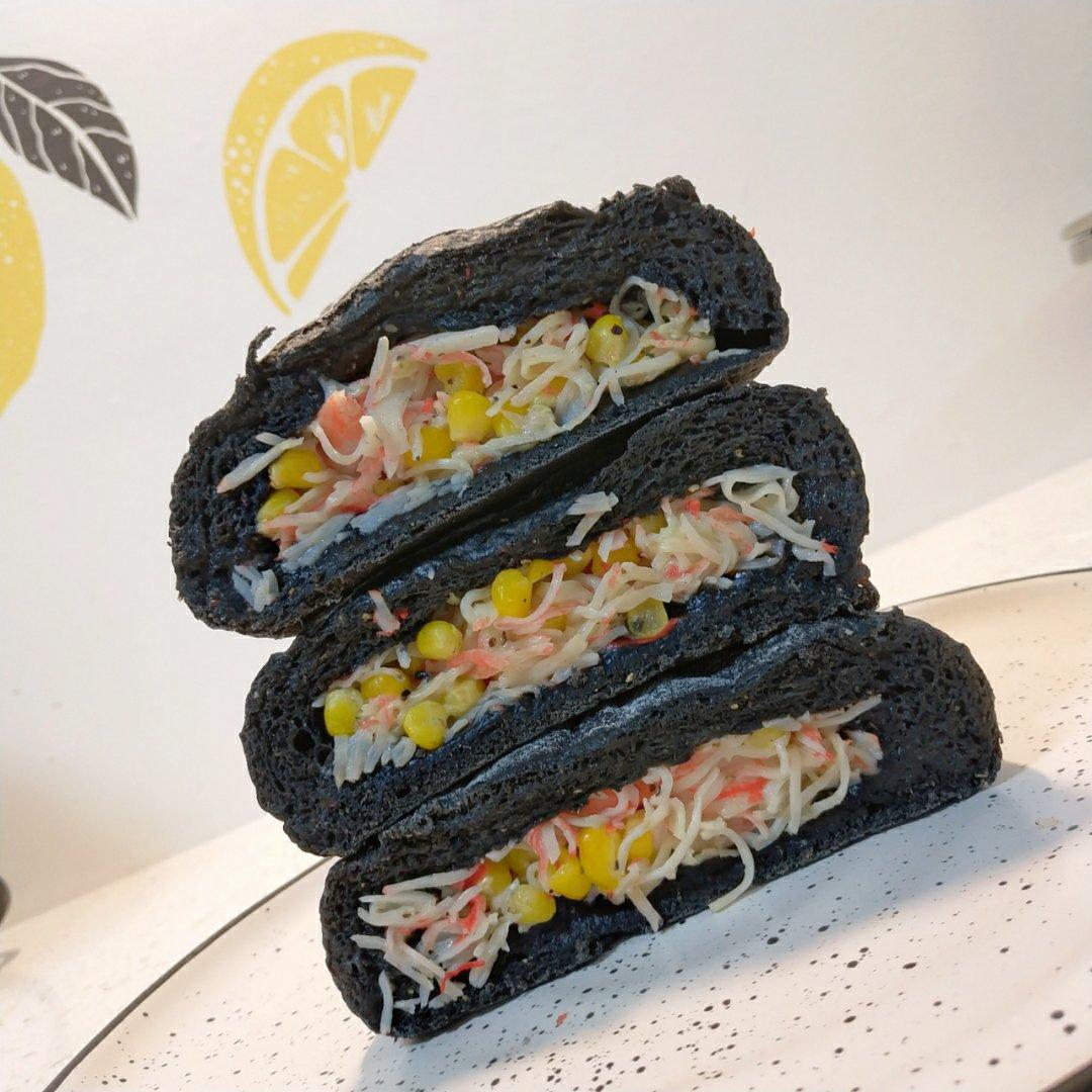 四种新口味:网红珍珠奶茶软欧、火腿芝士墨鱼肠软欧、升级款蟹柳玉米乳酪软欧、牛肉土豆泥软欧