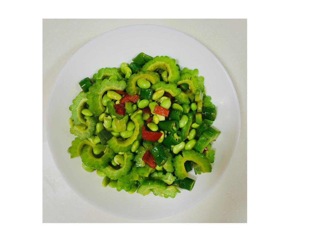 青椒黄豆炒苦瓜，夏日农家菜，清香新鲜，低脂营养的做法