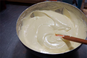 酸奶戚风蛋糕（26厘米定制烤盘）的做法 步骤14