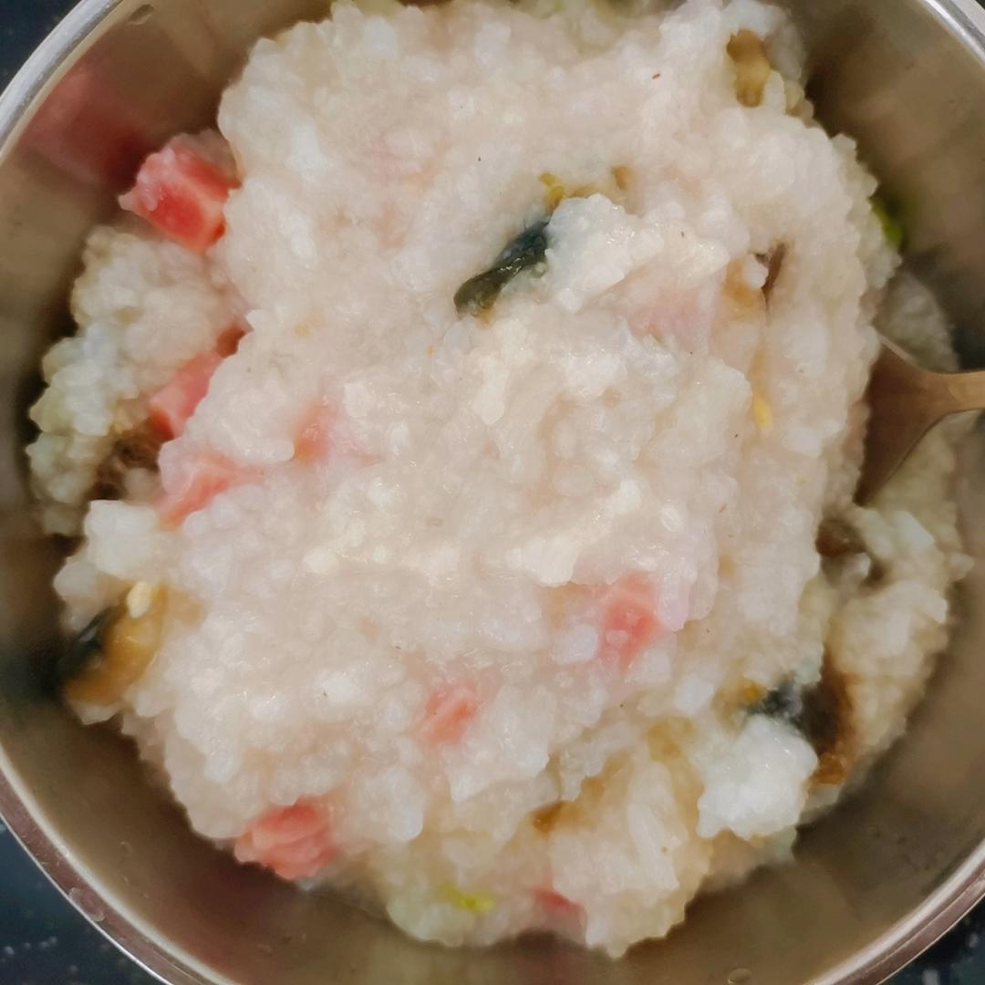 用剩米饭煮一锅接地气的  皮蛋瘦肉粥吧