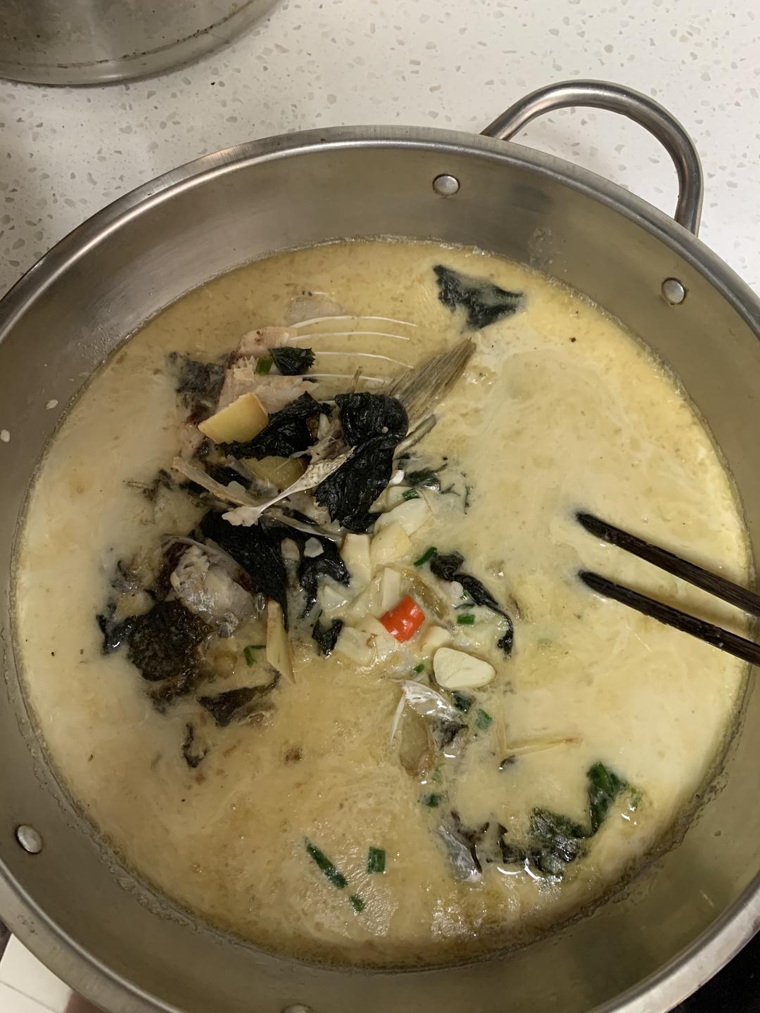 水煮雄鱼头的做法