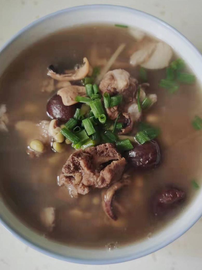 饭豆墨鱼排骨汤的做法