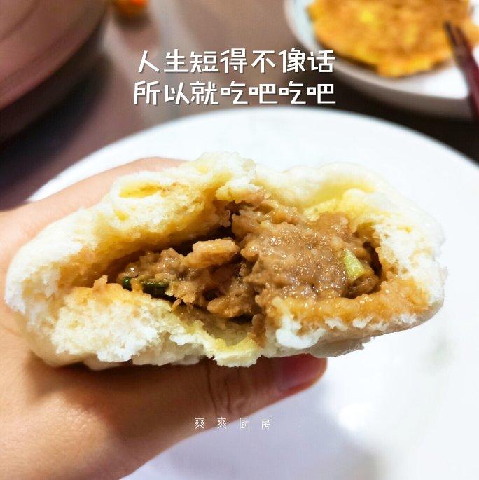 松软多汁的肉包子