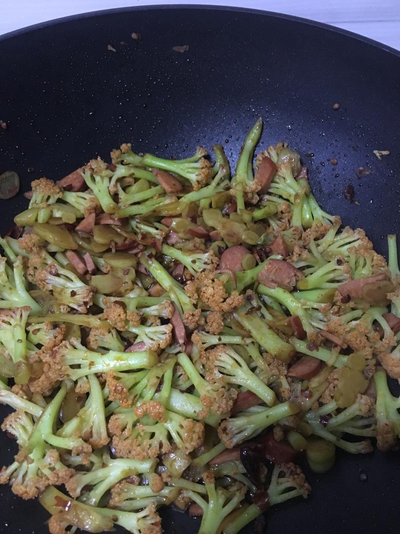 香辣香肠炒花菜