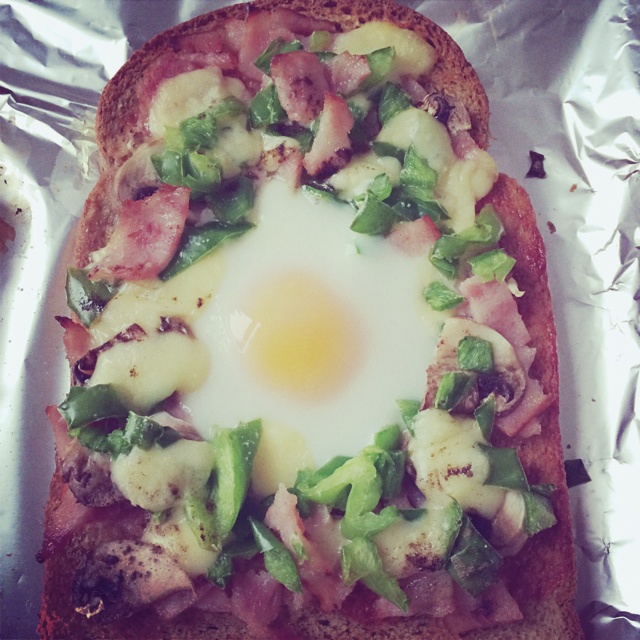 吐司太阳蛋披萨