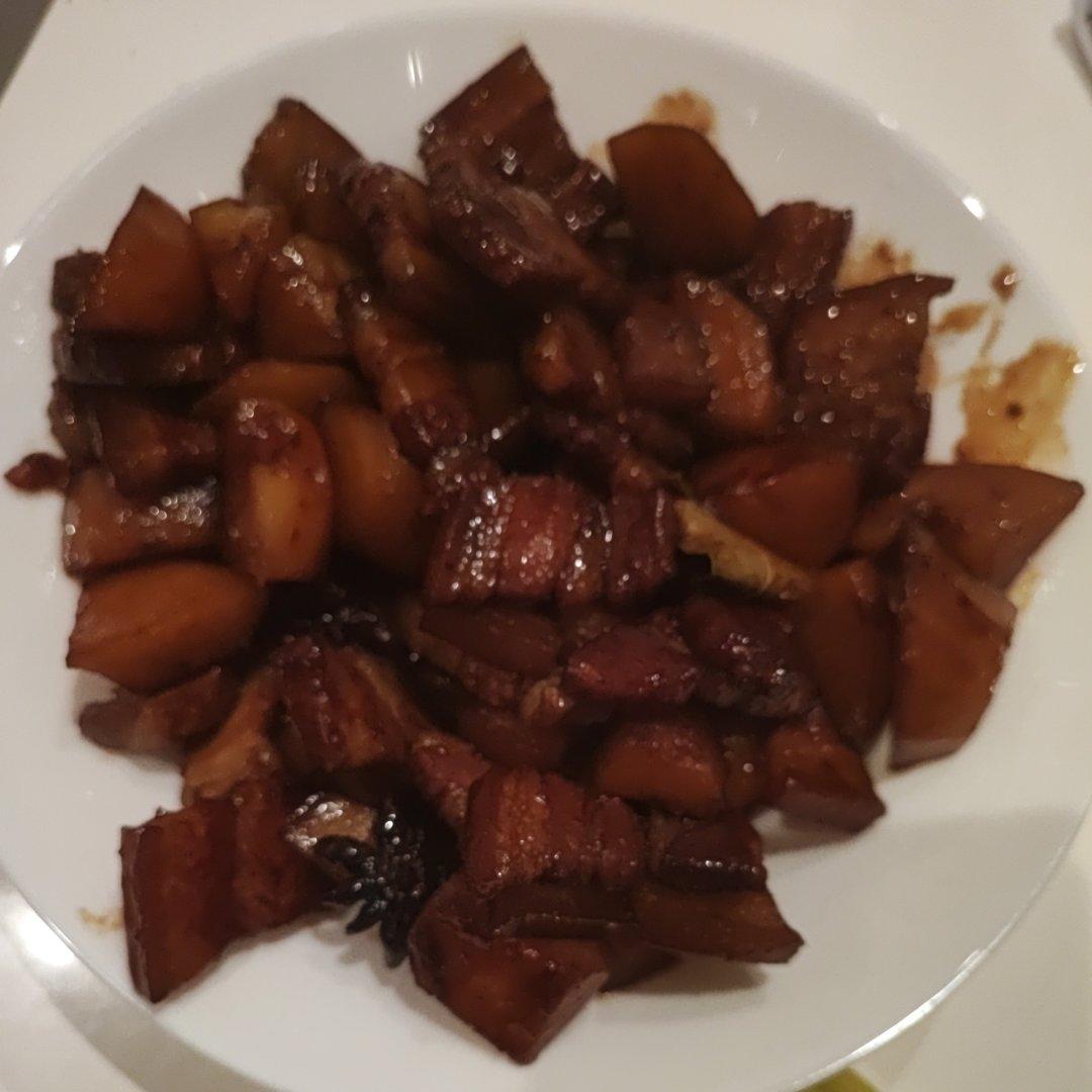 五花肉炖土豆