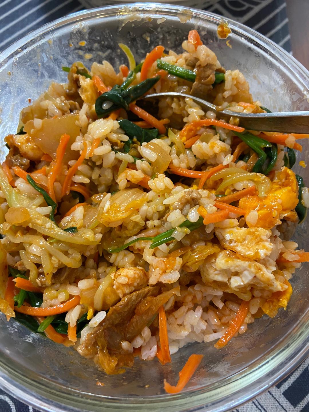泡菜五花肉拌饭