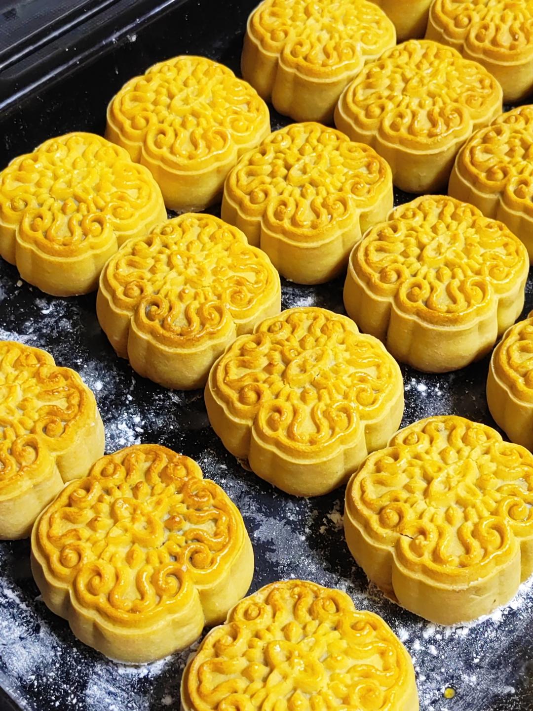 广式月饼—蛋黄莲蓉月饼