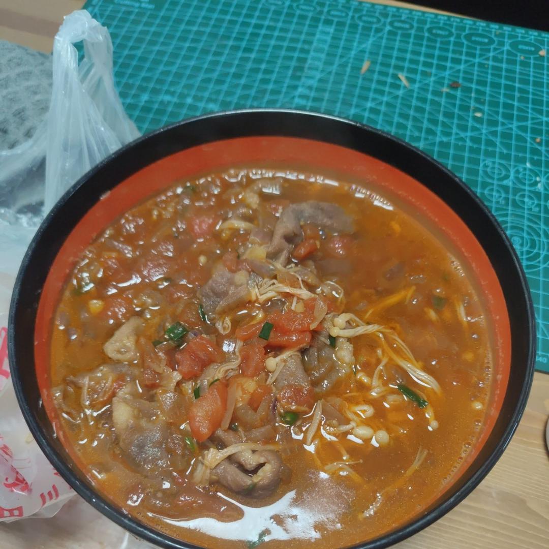 番茄金针菇肥牛(汤浓入味、酸甜适宜)
