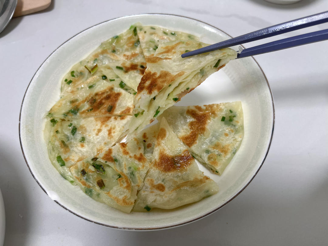 家常葱油饼 柔软多层 凉了也不硬 附细节视频详解