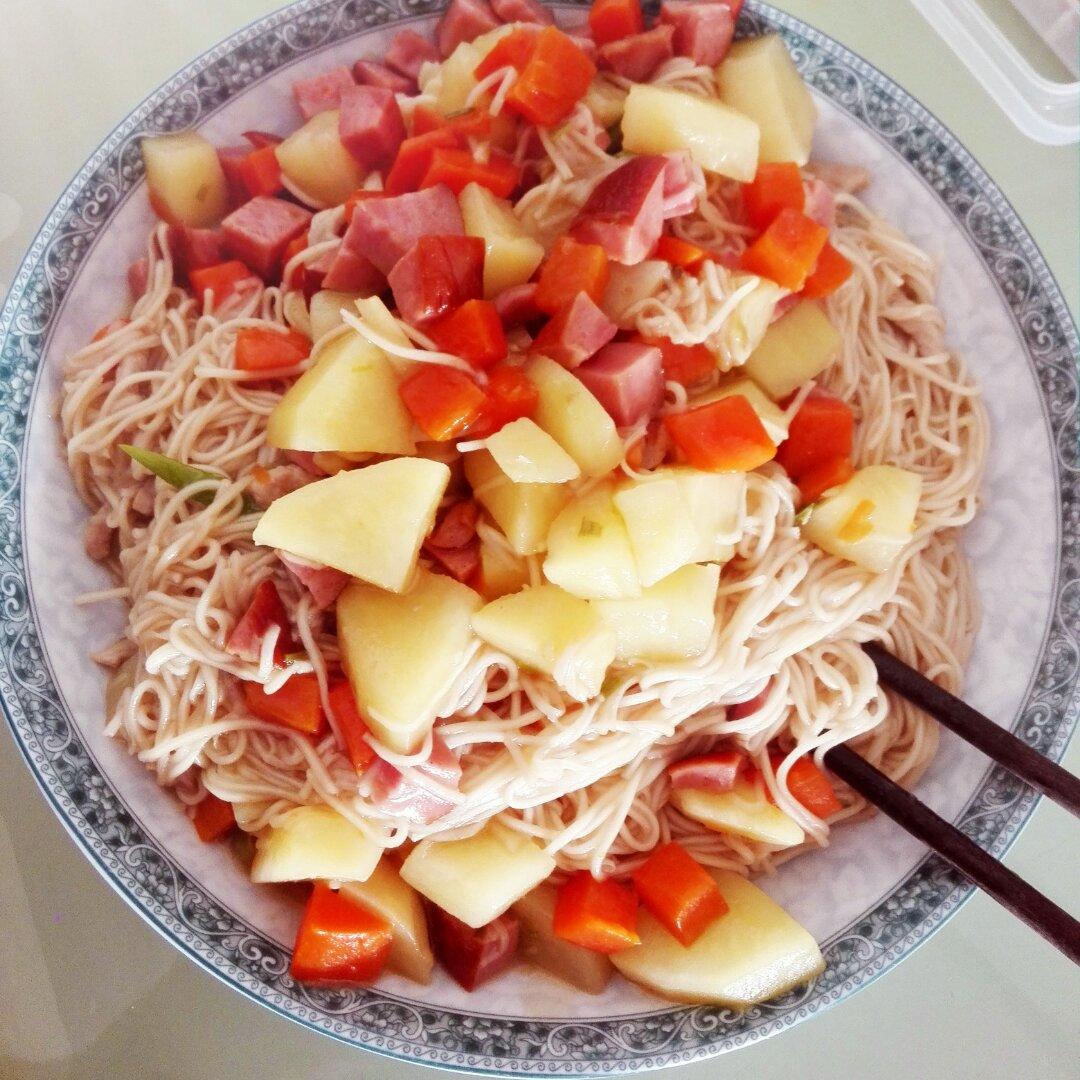 土豆焖面