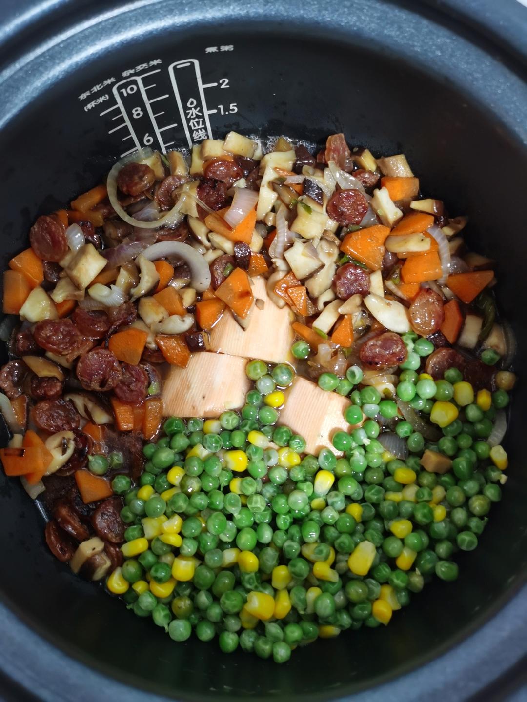 全网最好吃的网红焖米饭，做出了煲仔饭的赶脚，俩儿子抢着吃