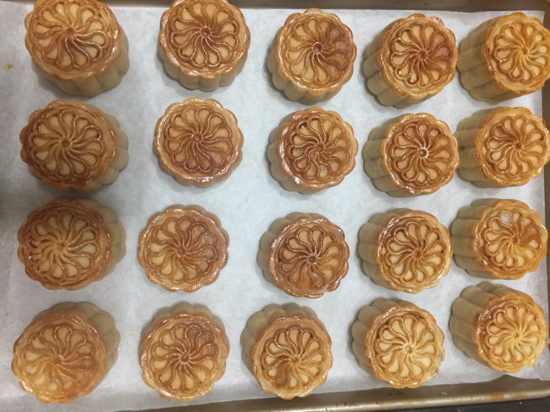 广式月饼—蛋黄莲蓉月饼