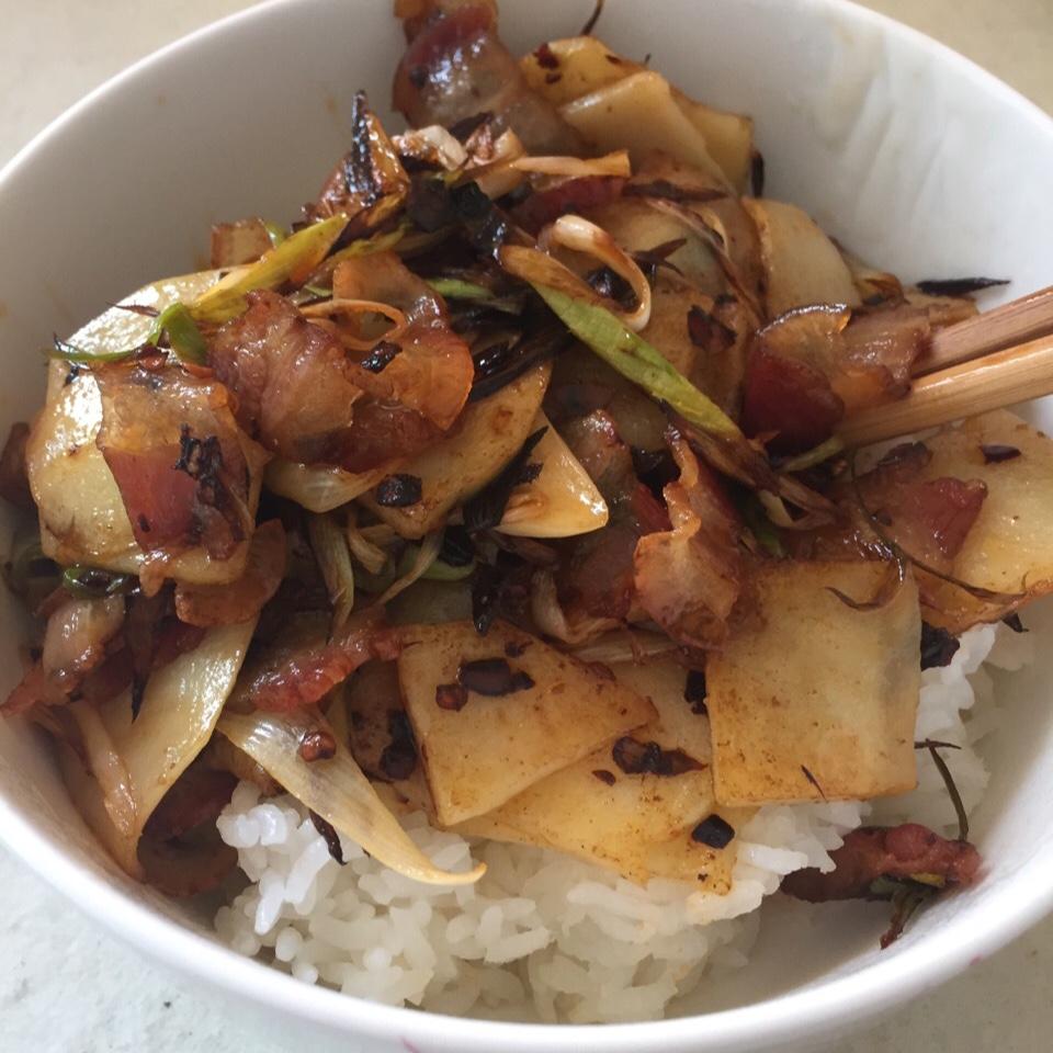 腊肉炒土豆片