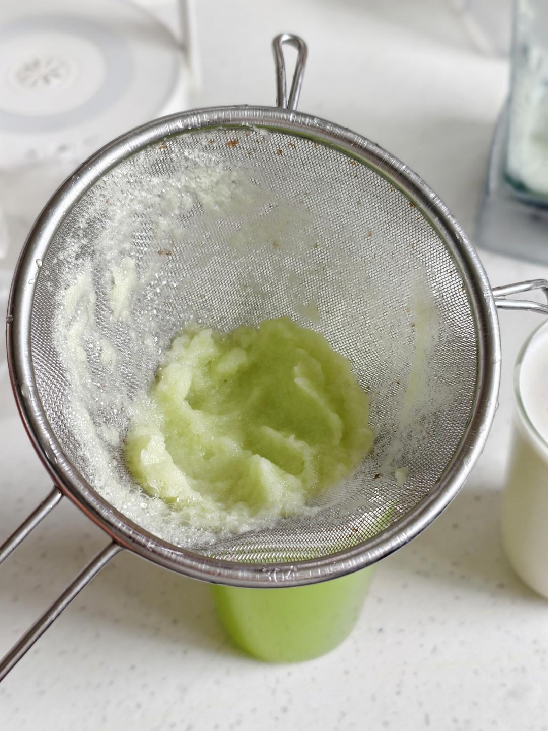 不加糖但清甜的【芹菜黃瓜汁】的做法 步驟2