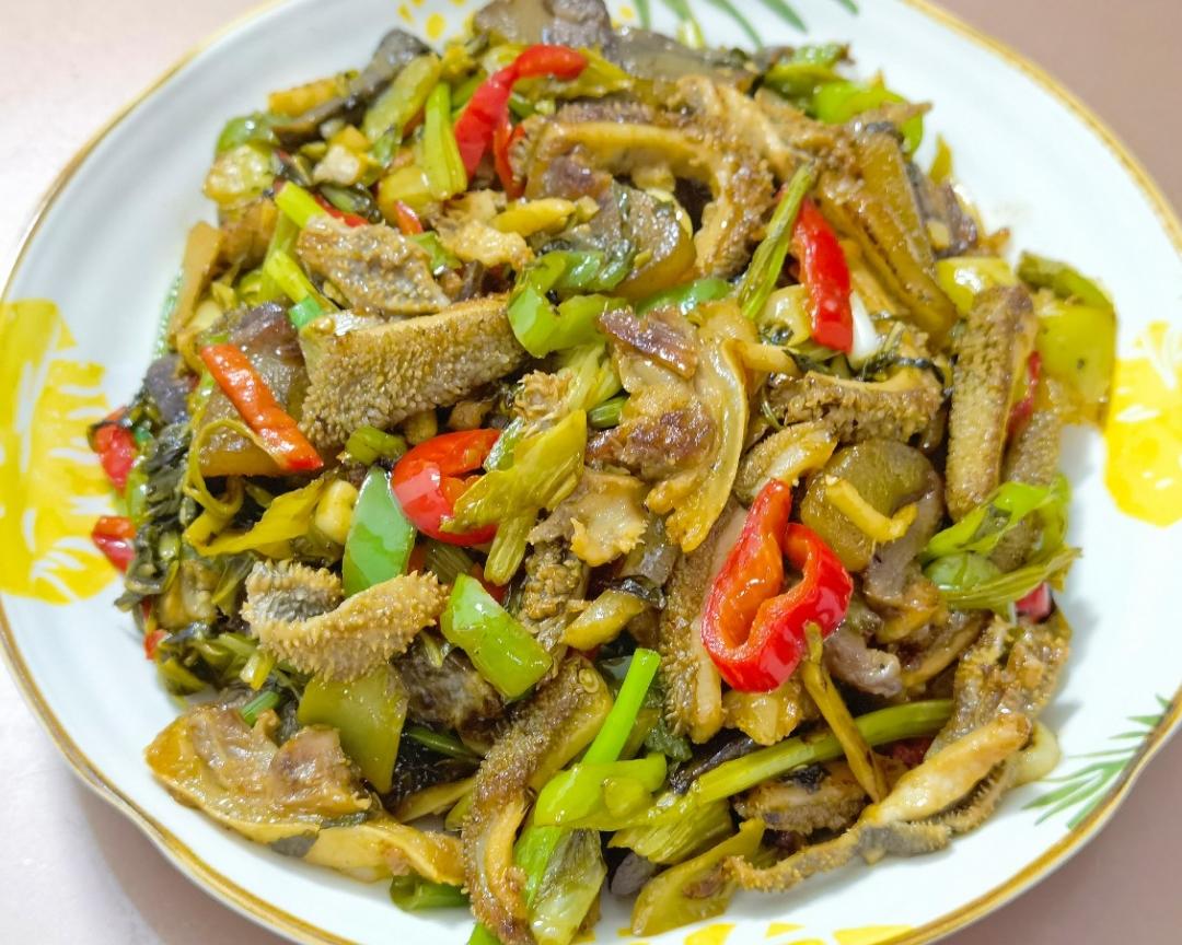 快炒酸菜熟牛杂的做法