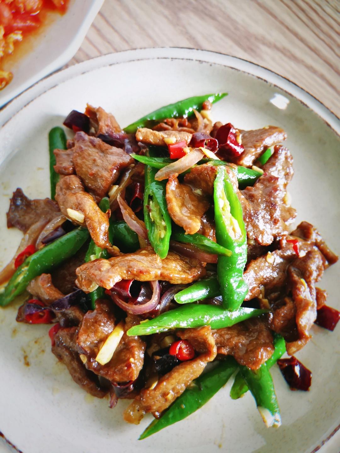 【小高姐】青椒牛肉 如何炒出嫩滑的牛肉