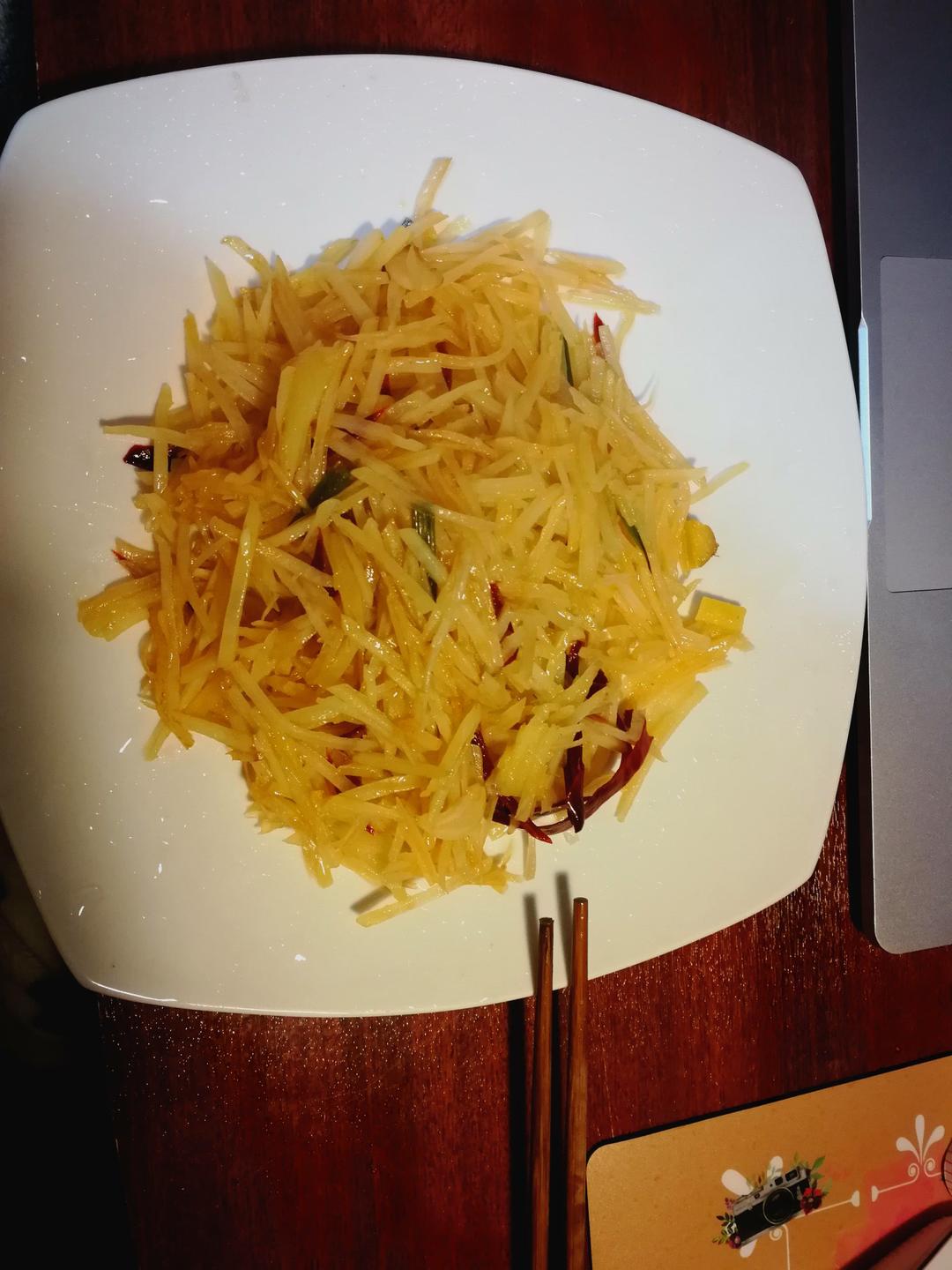 酸辣土豆丝 shredded potato