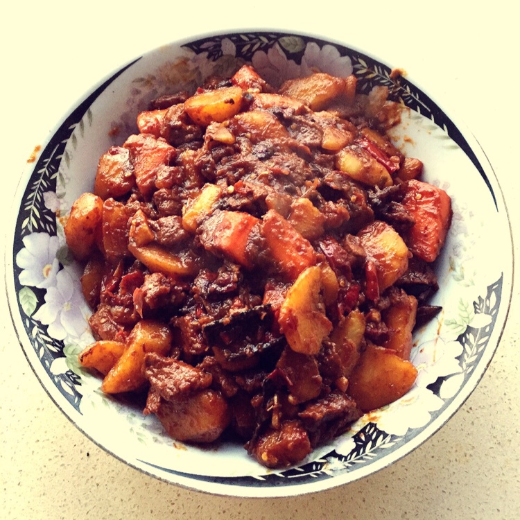 胡萝卜土豆烧牛腩