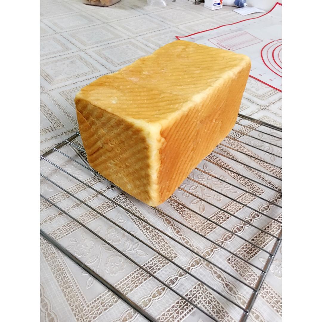 超级爆头王～牛奶蛋黄吐司