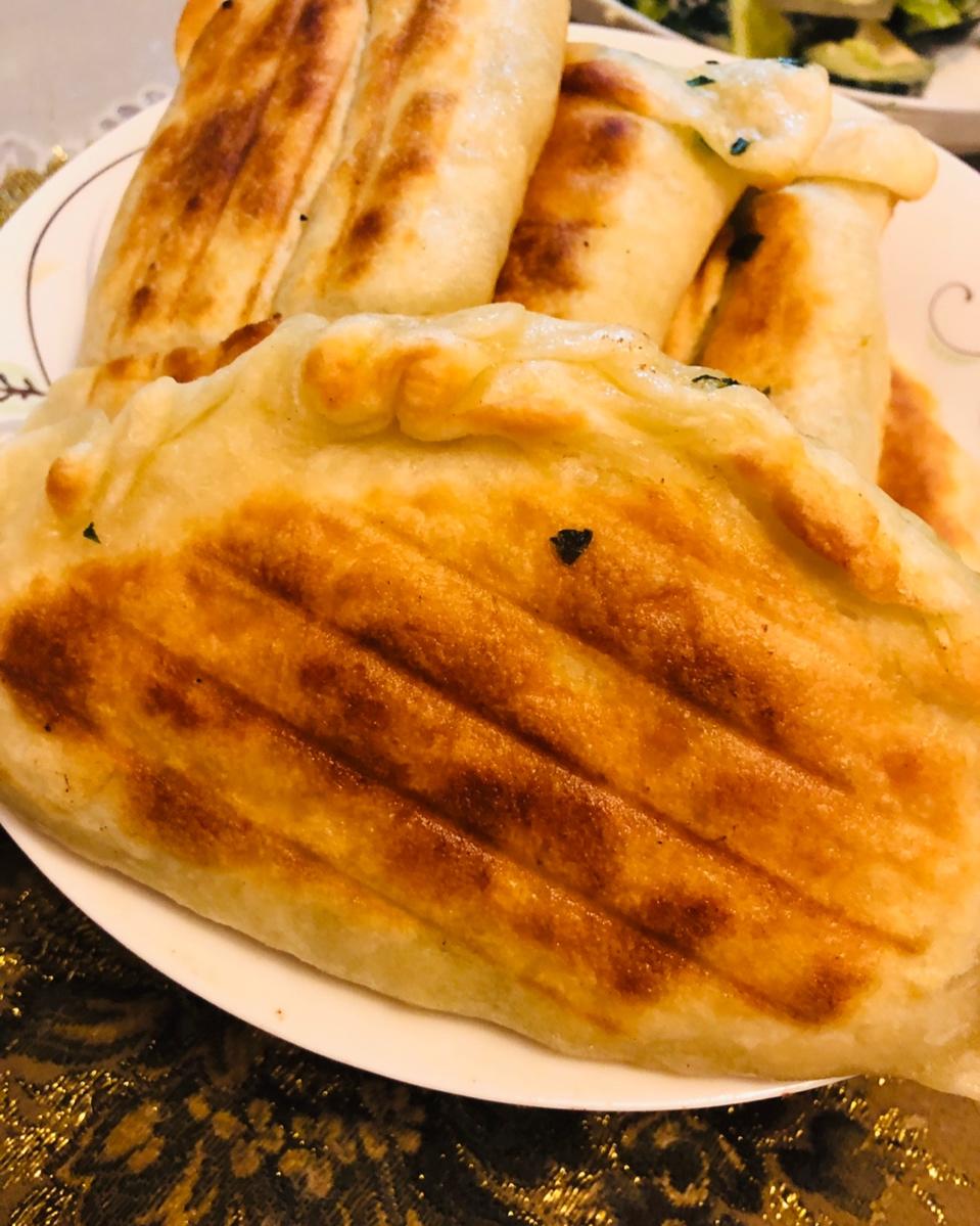 吹弹可破的韭菜盒子