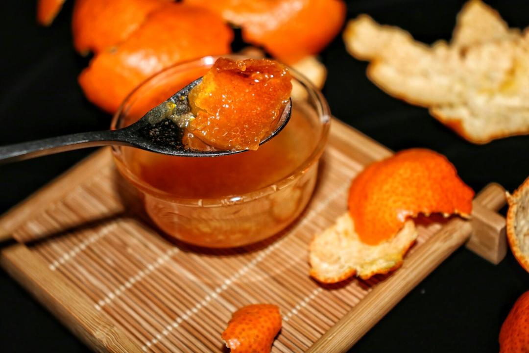 糖渍西柚皮－－橙皮，柚子，桔子一类都可以噢