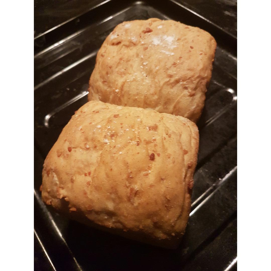 全麦黑芝麻核桃吐司