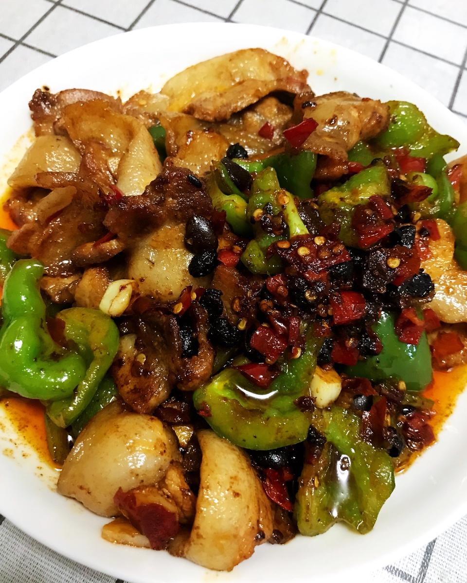 厨师长教你：“回锅肉”的正宗做法，先收藏