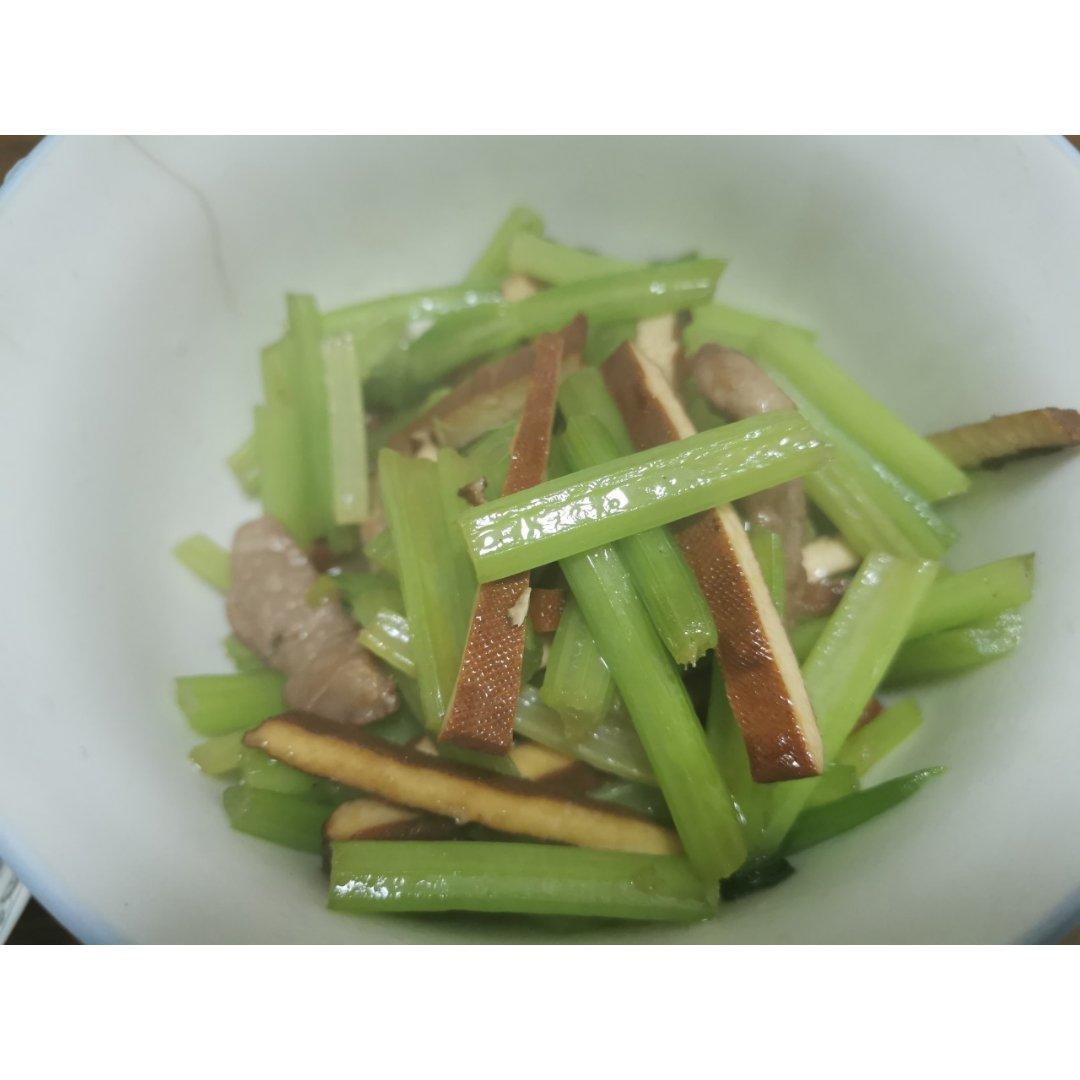 五香干芹菜炒肉