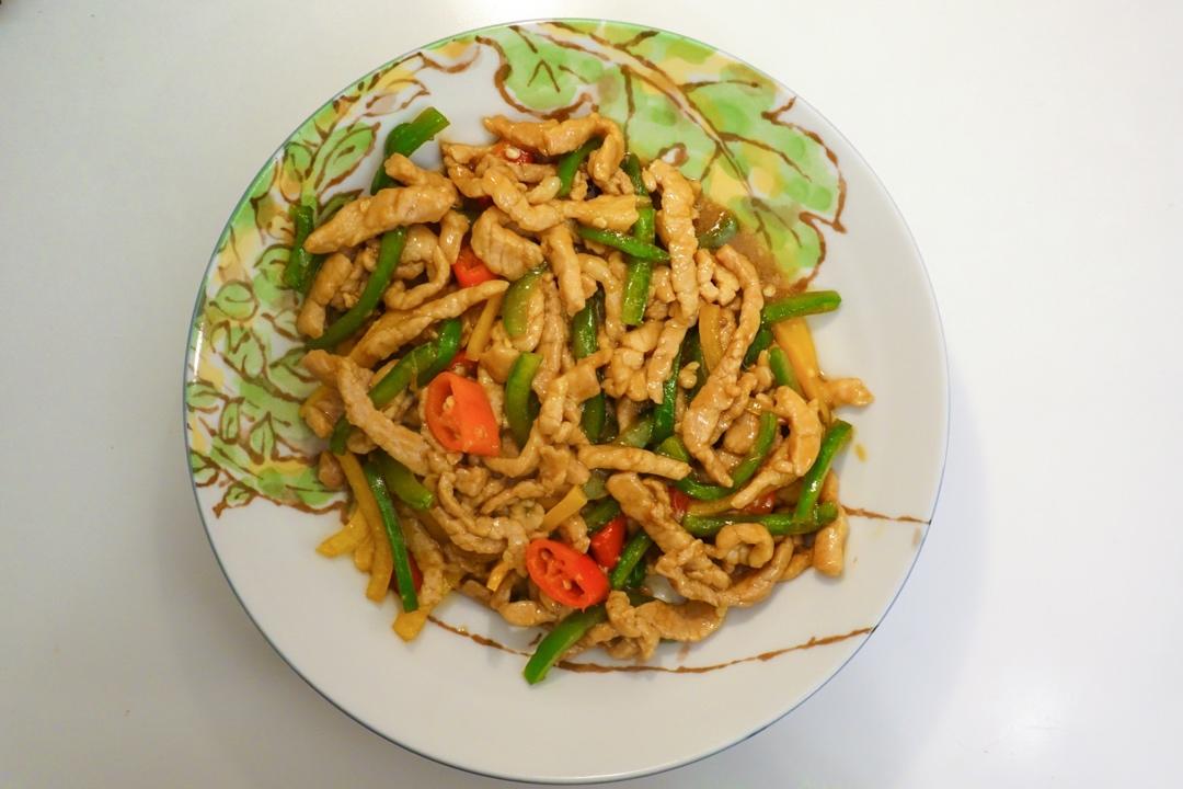 厨师长教你：“青椒肉丝”的正宗做法，色香味俱全