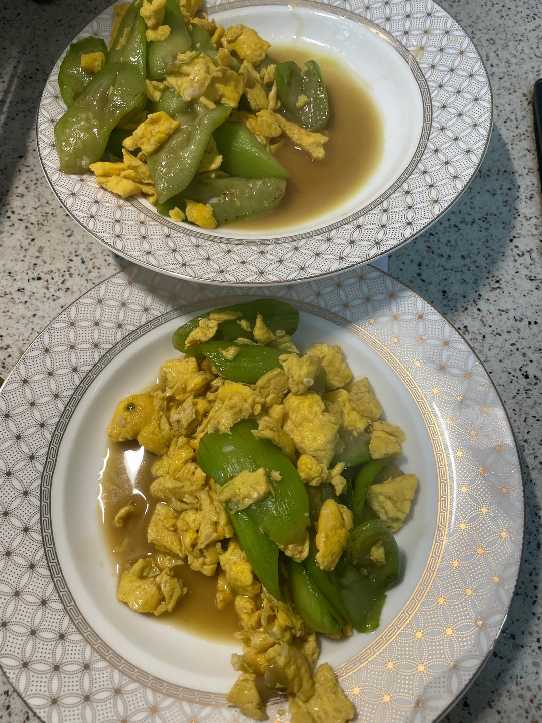 鲜香美味！好吃到舔盘的丝瓜炒鸡蛋