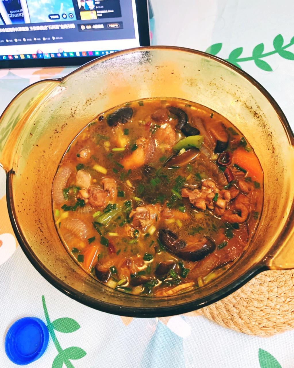 【黄焖鸡米饭】