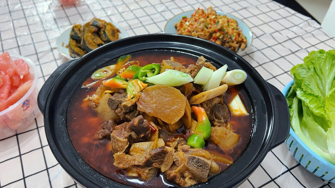 香辣牛排骨火锅